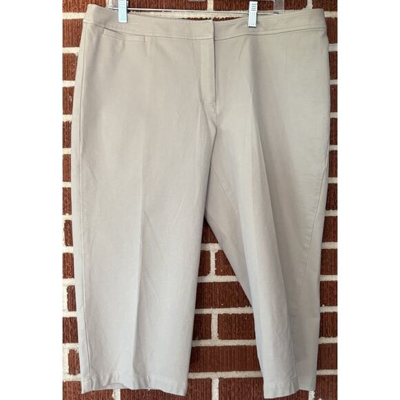 Chico's Capri Pants Women's Size 3 (XL) Cropped Straight Chino Khaki - Picture 1 of 3